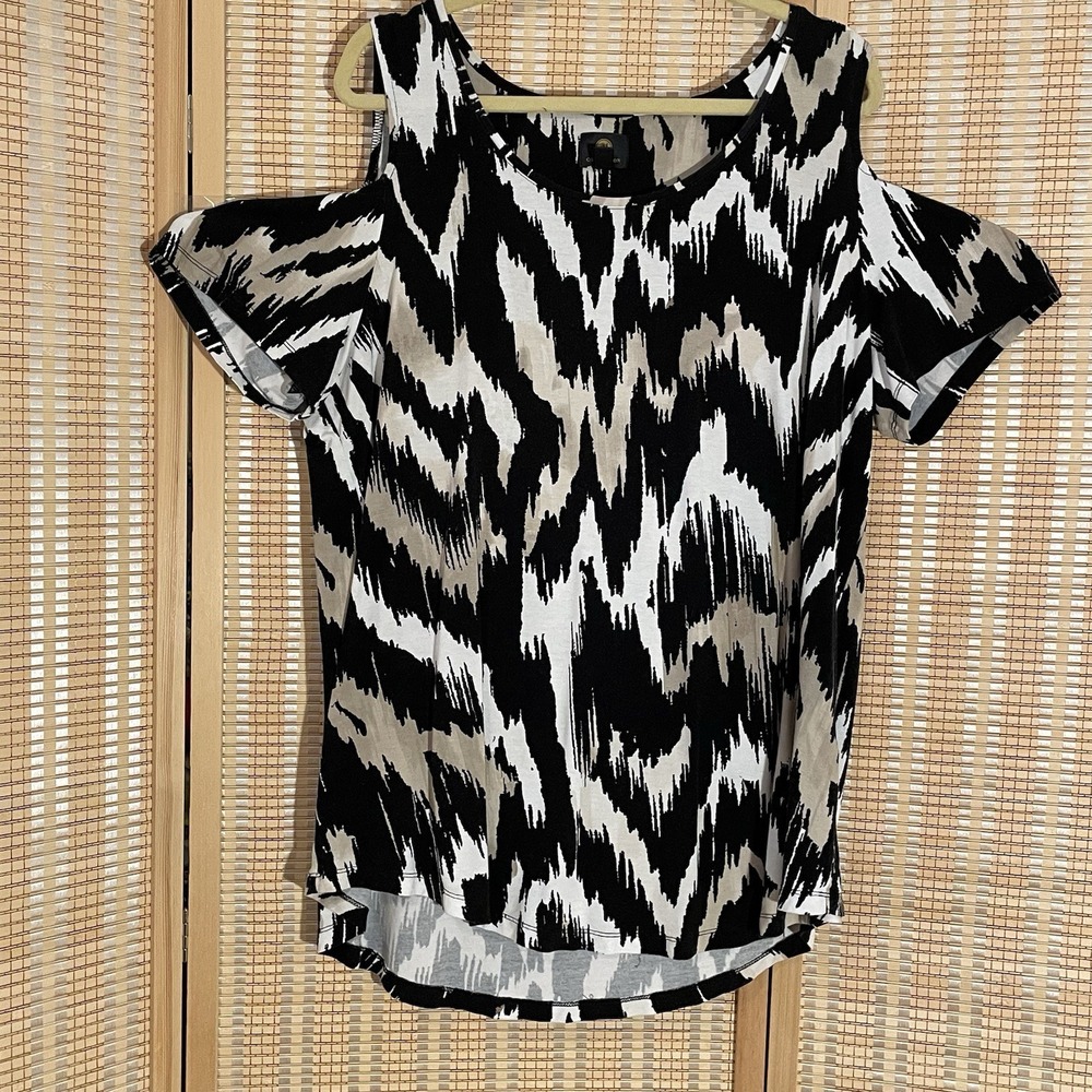 JM Collection Black and White Cold Shoulder Tunic - Picture 2 of 12